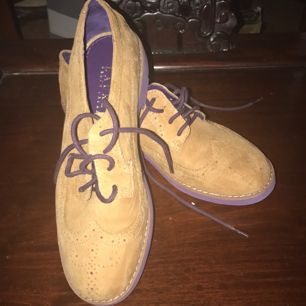 Wing tipped oxfords